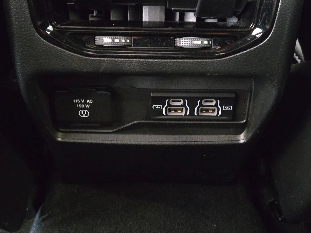 Used 2023 Jeep Grand Cherokee Altitude AWD/4WD image 18