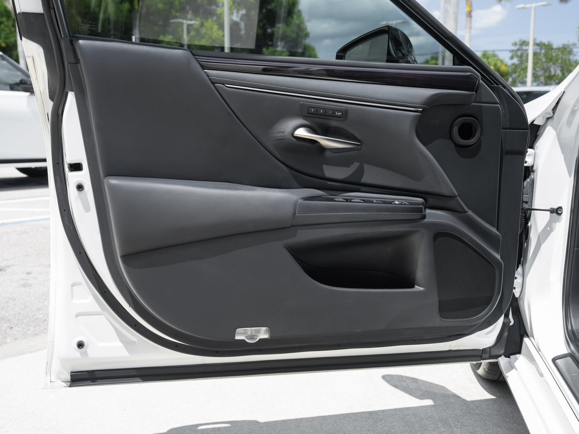 Used 2020 Lexus ES 300h w/ Premium Package FWD image 33