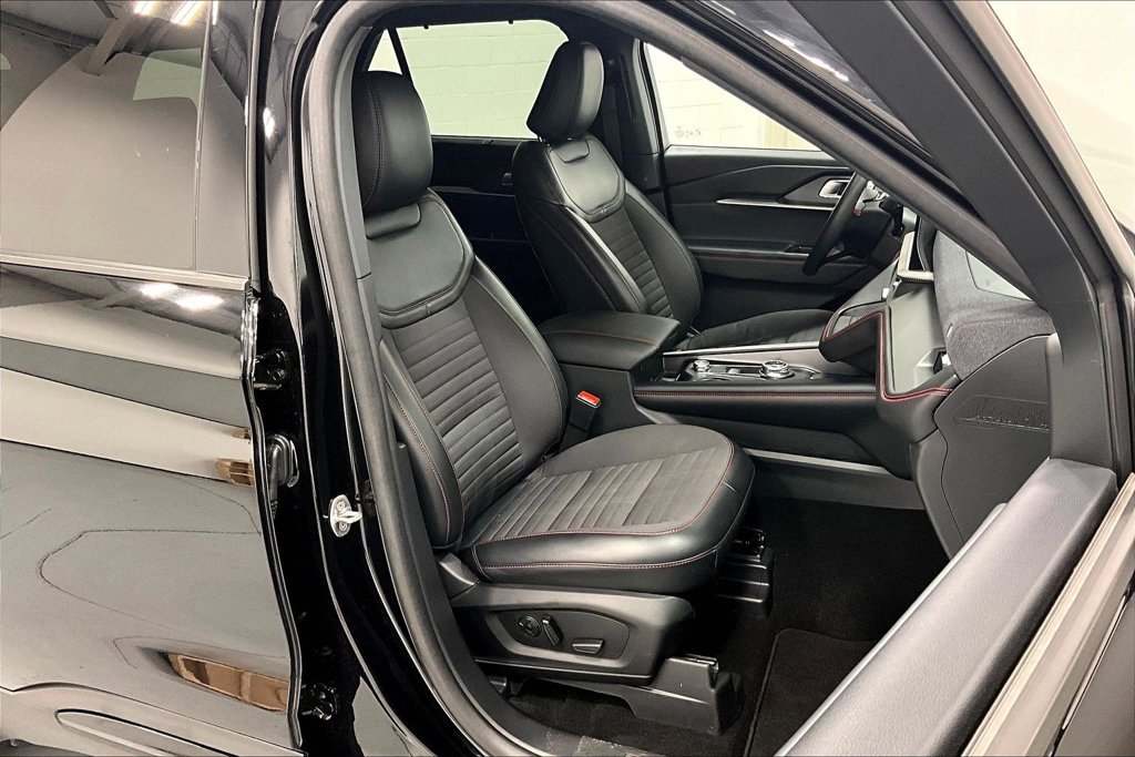 Used 2025 Ford Explorer ST-Line w/ Premium Package RWD image 9