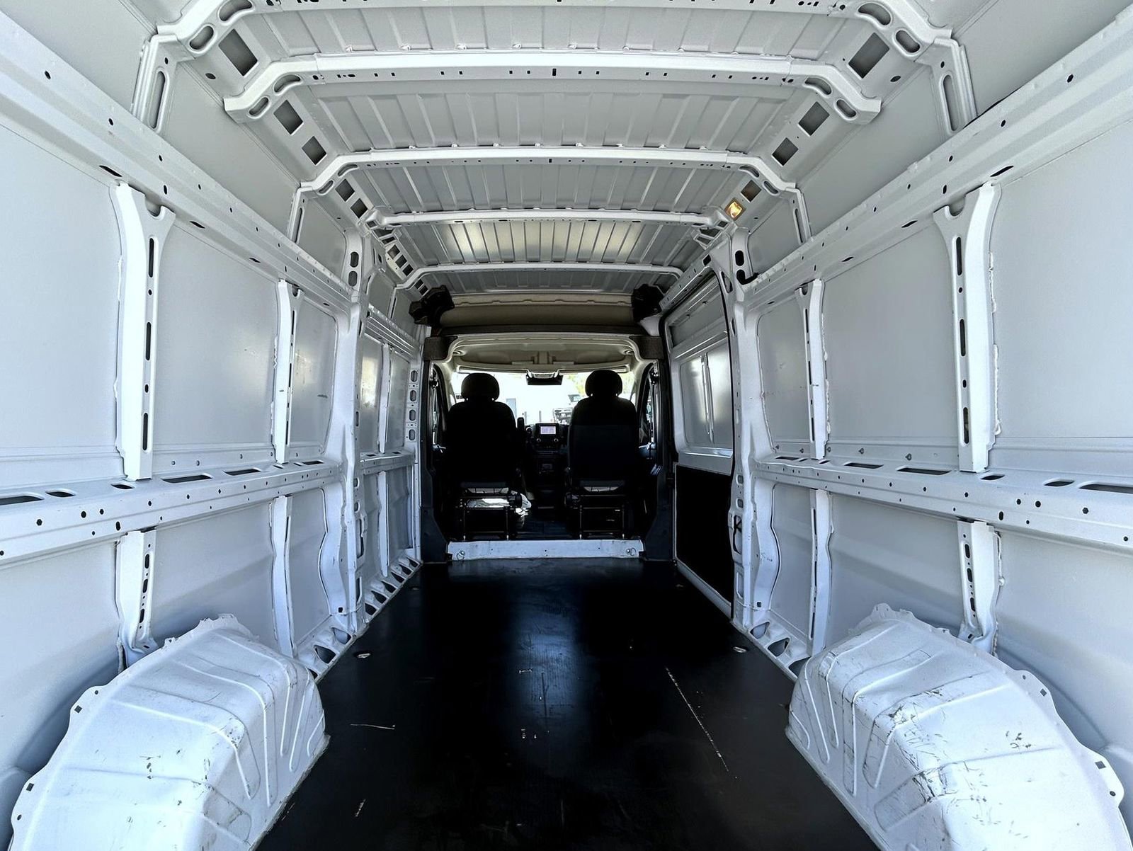 Used 2024 RAM ProMaster 2500 w/ Storage Group FWD image 19