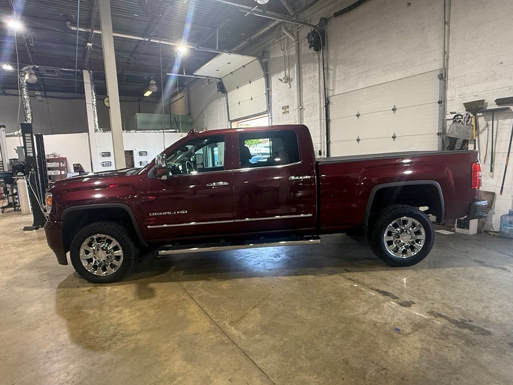 Used 2017 GMC Sierra 2500 Denali w/ Duramax Plus Package AWD/4WD image 4