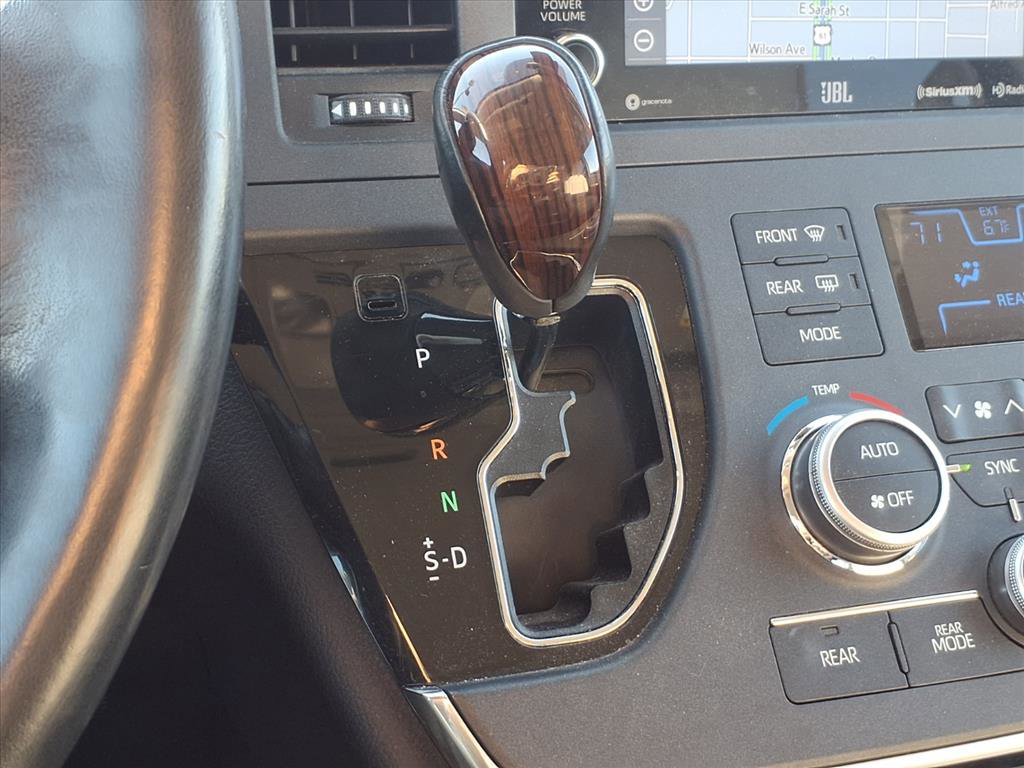 Used 2018 Toyota Sienna Limited Premium w/ Carpet Mat Package image 11