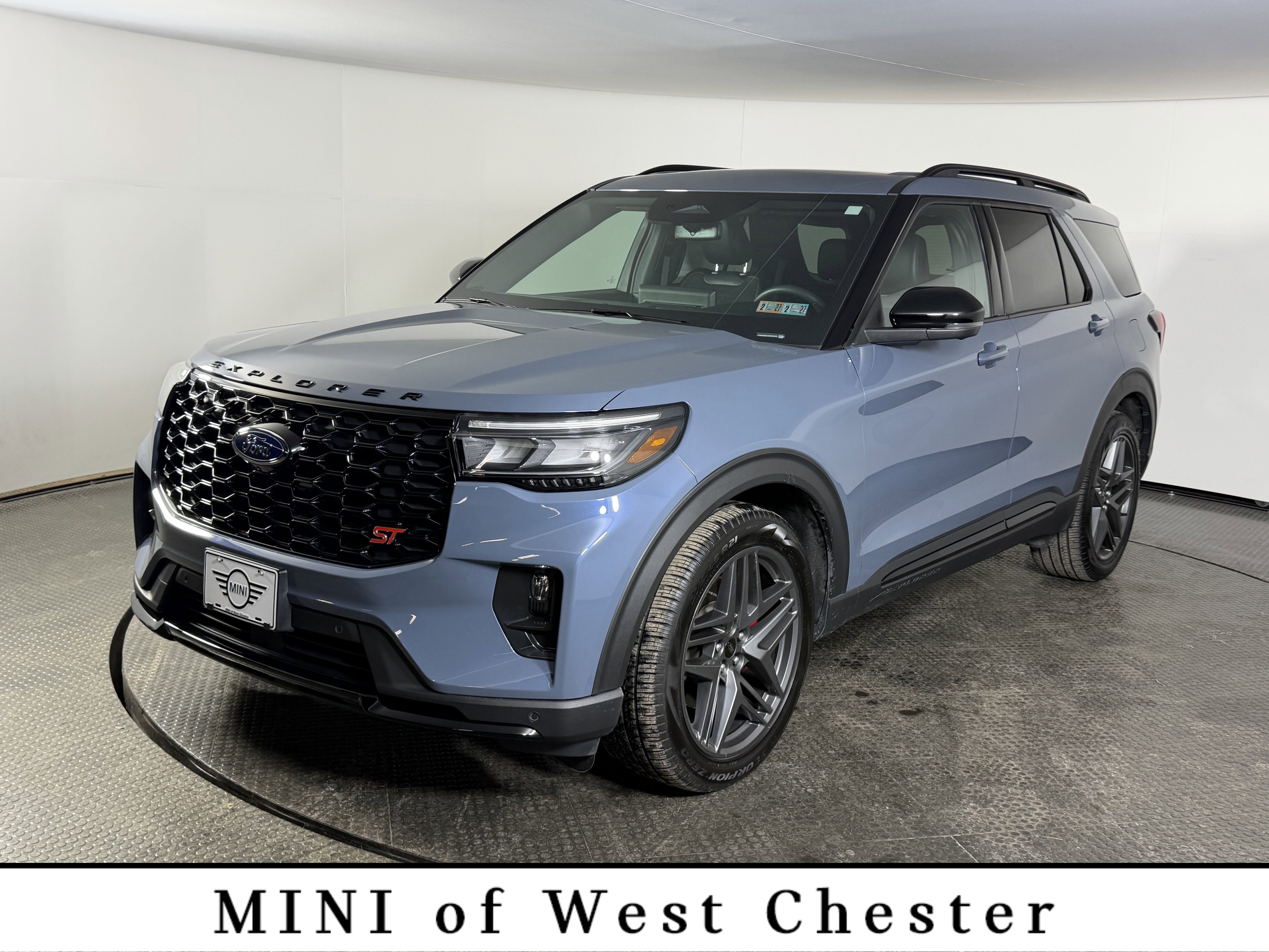 Used 2025 Ford Explorer ST image 1