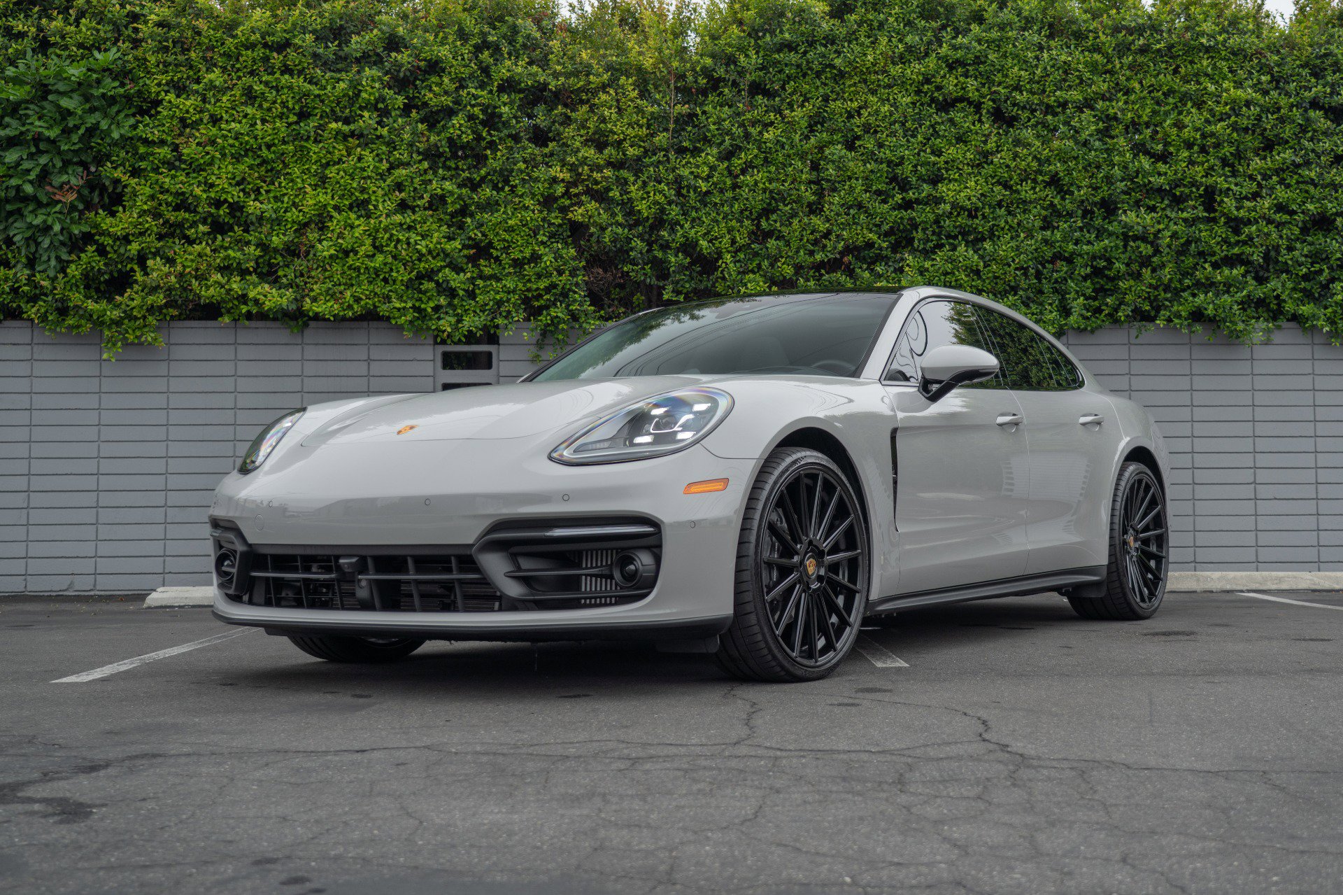 Used 2023 Porsche Panamera 4 Platinum Edition image 18