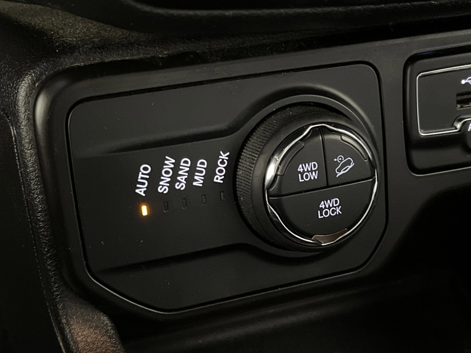 Used 2023 Jeep Renegade Trailhawk image 33