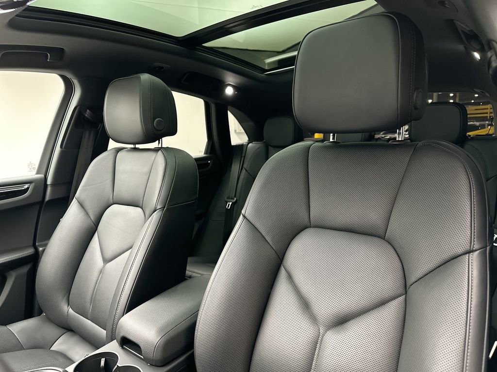 Used 2025 Porsche Macan image 10
