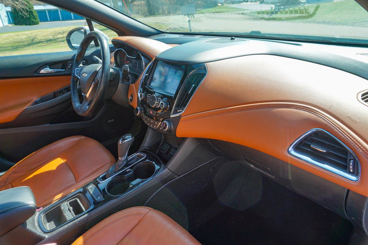 Used 2017 Chevrolet Cruze Premier FWD image 57