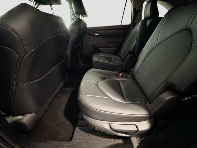 Certified 2025 Toyota Highlander XLE FWD image 22
