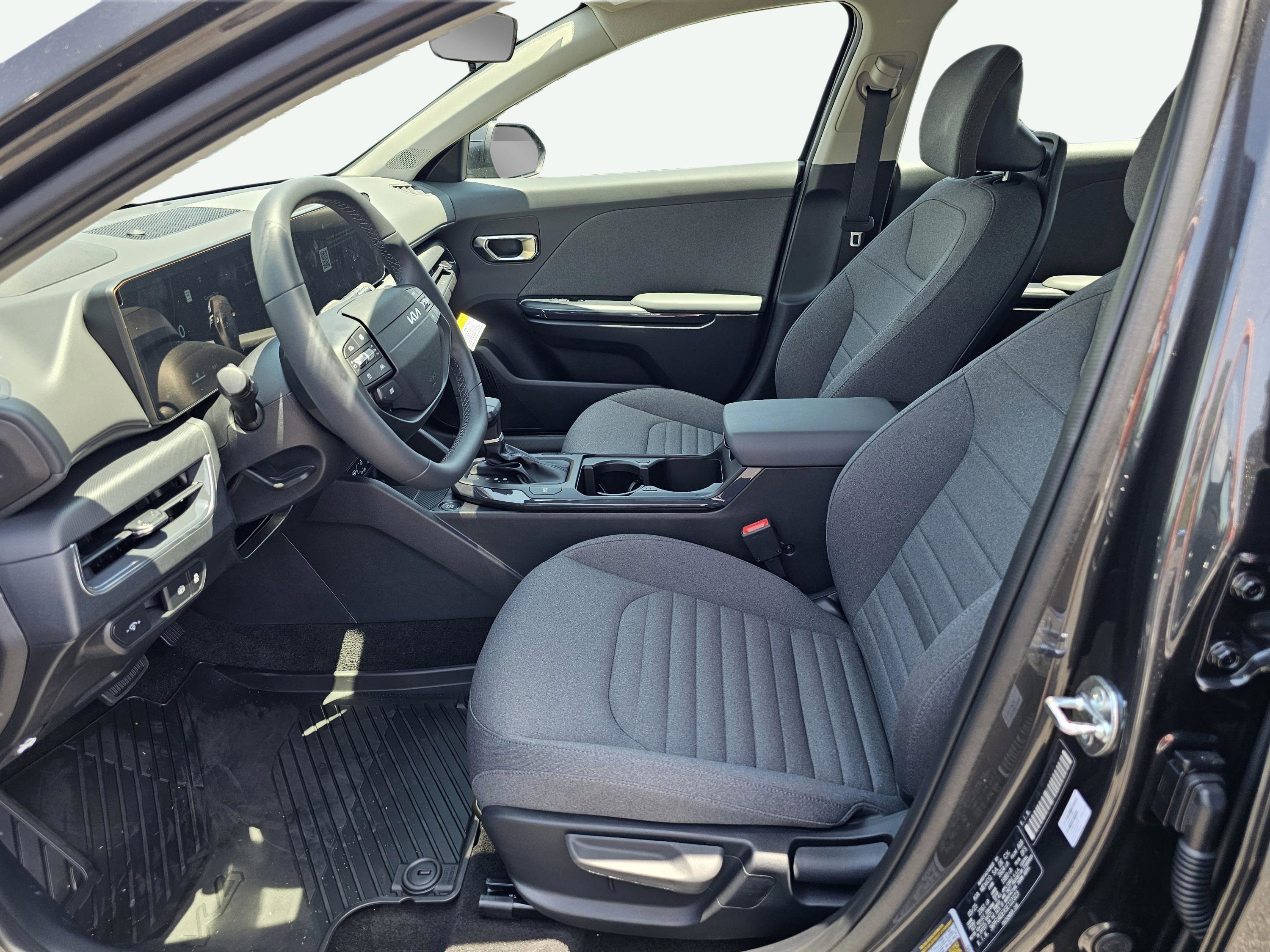 Used 2025 Kia K4 EX image 16