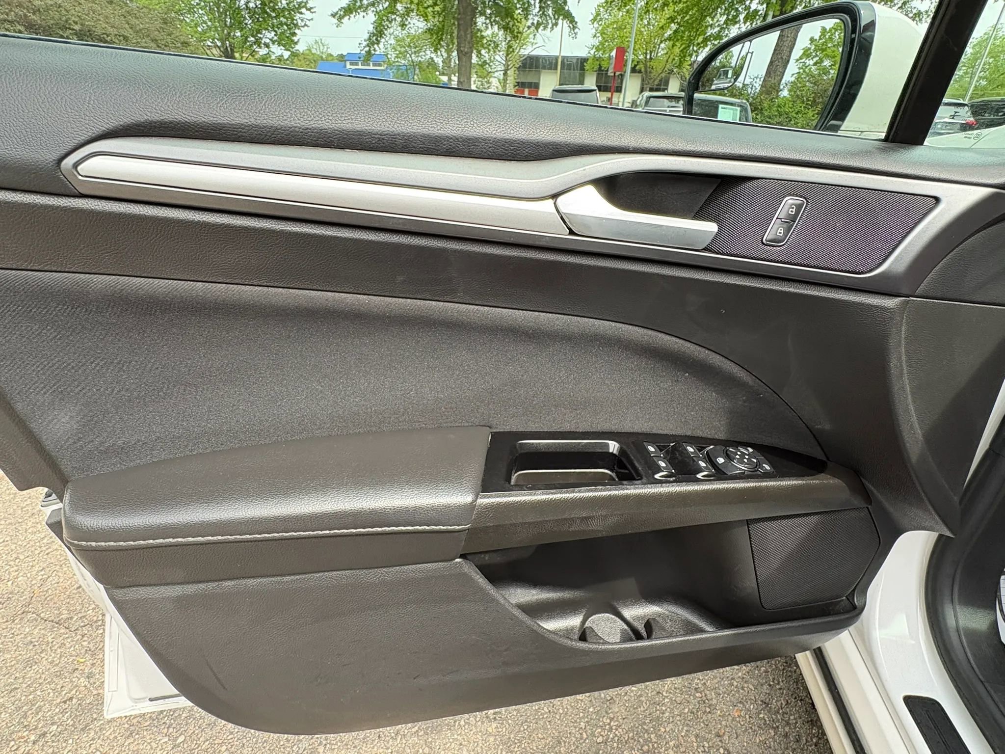 Used 2016 Ford Fusion SE image 24