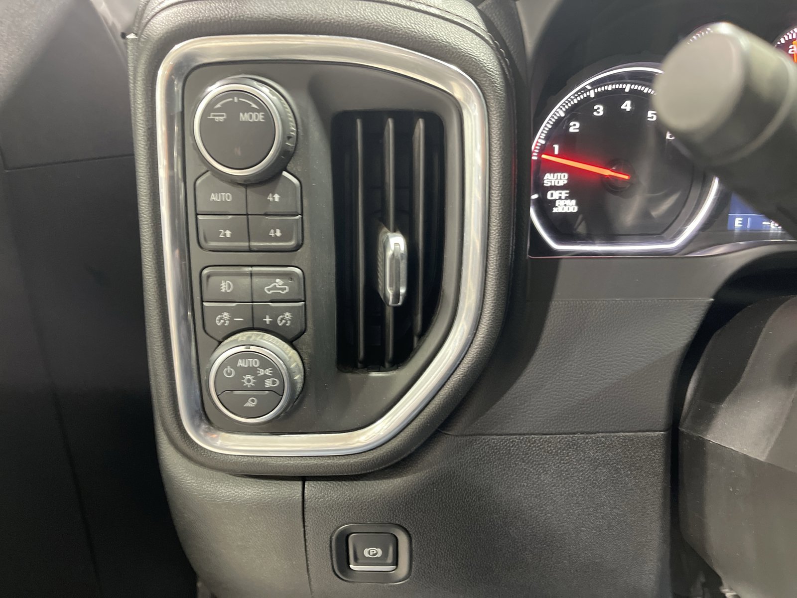 Used 2021 Chevrolet Silverado 1500 RST image 30