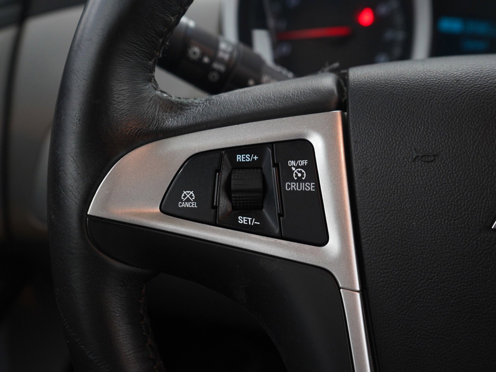 Used 2016 Chevrolet Equinox LTZ w/ Enhanced Convenience Package image 28