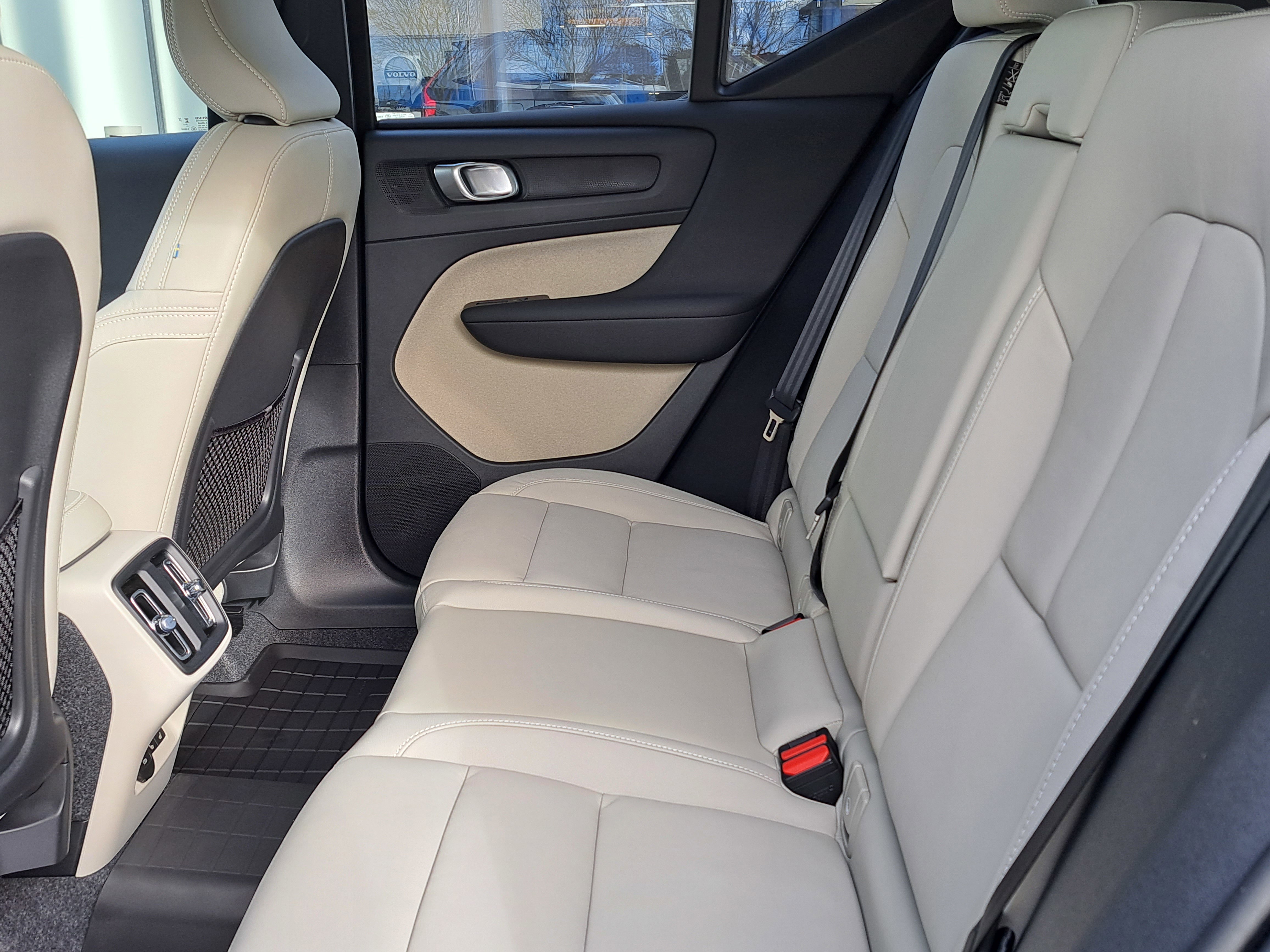 New 2026 Volvo XC40 B5 Ultra w/ Protection Package Premier image 7