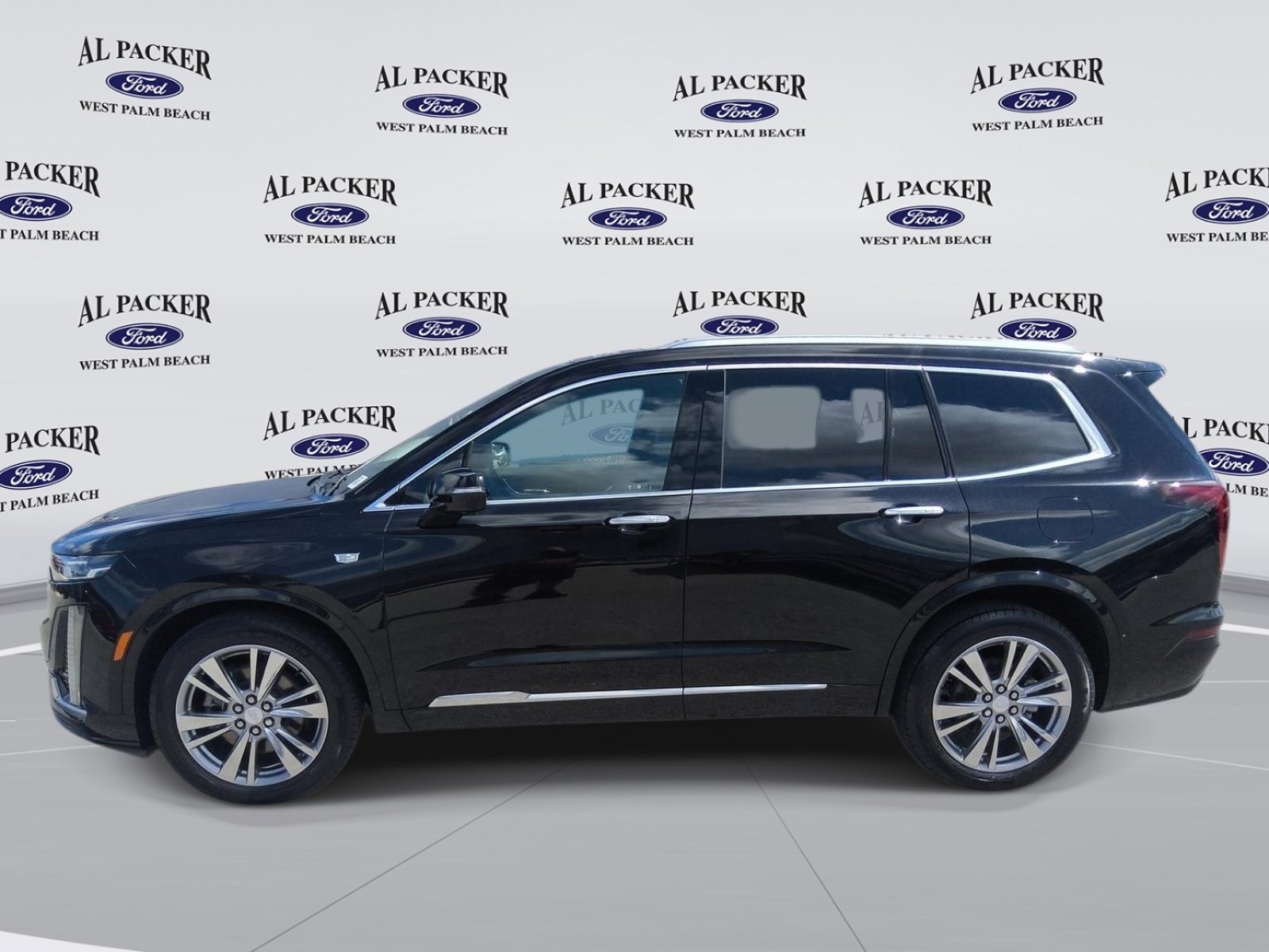 Used 2023 Cadillac XT6 Premium Luxury w/ Technology Package FWD image 2