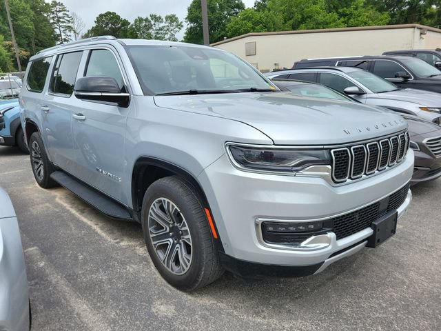 Used 2024 Jeep Wagoneer L Series II w/ Flexible Seating Group AWD/4WD image 1