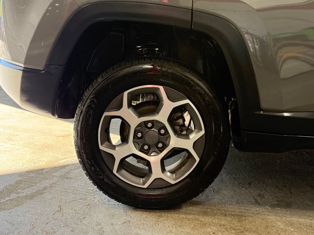 Certified 2022 Jeep Compass Trailhawk AWD/4WD image 36