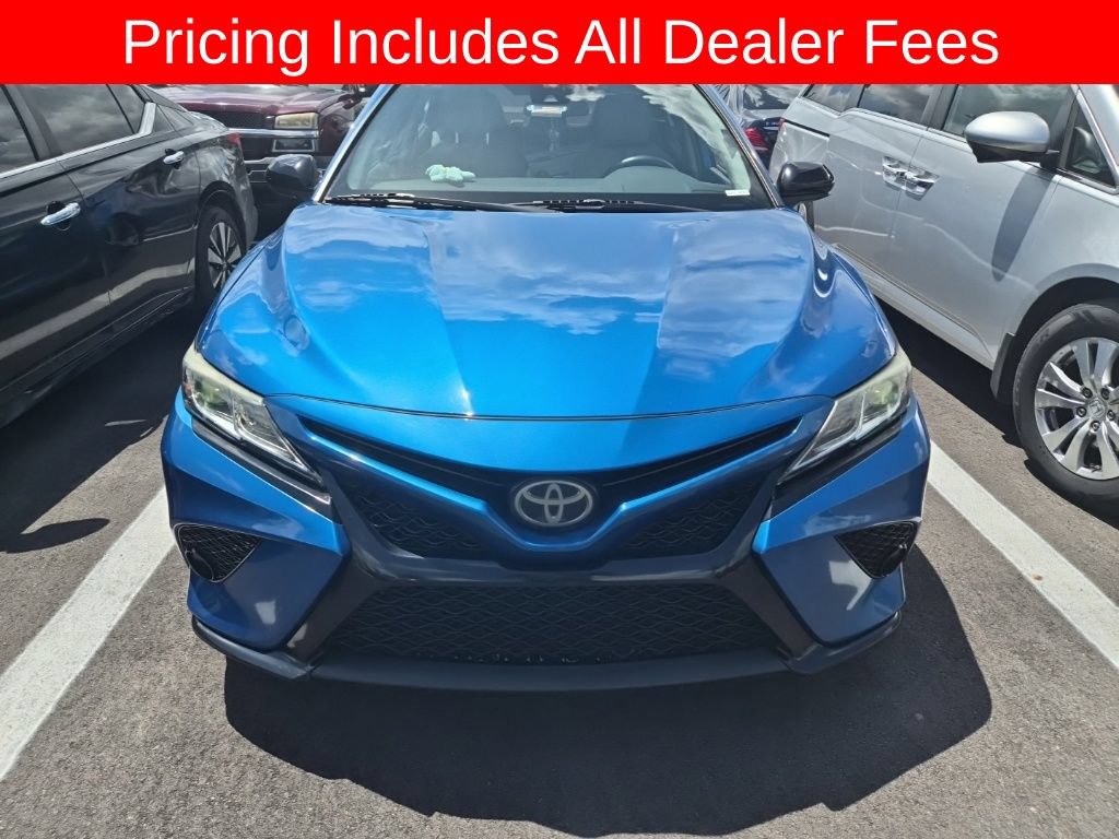 Used 2020 Toyota Camry SE FWD image 2