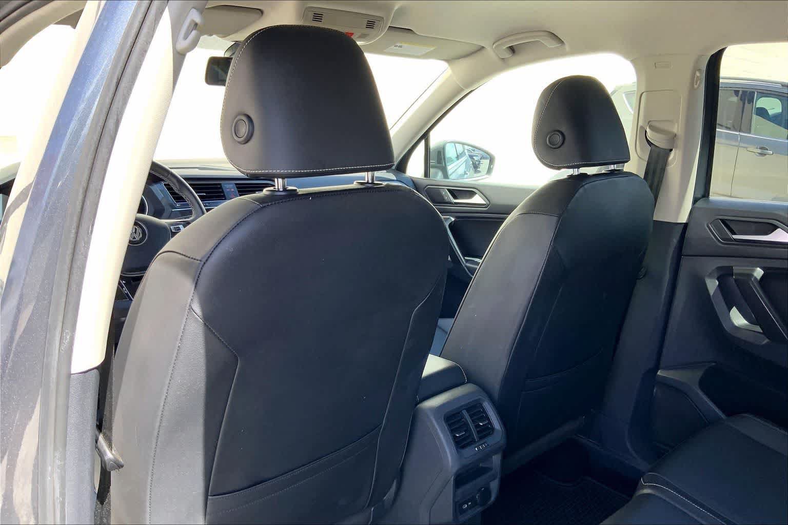 Used 2021 Volkswagen Tiguan SE FWD image 12