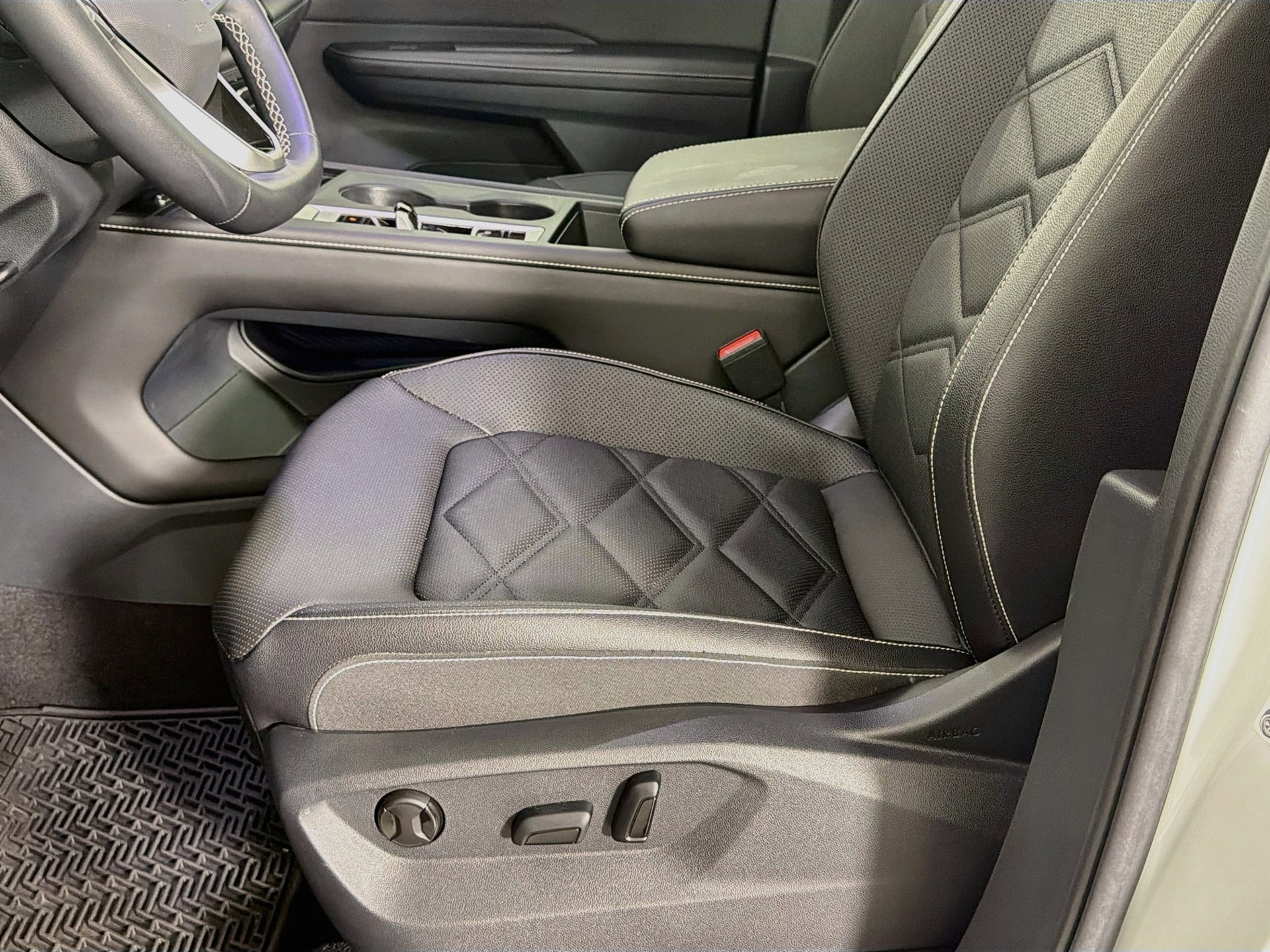 Certified 2026 Volkswagen Atlas SE FWD image 18