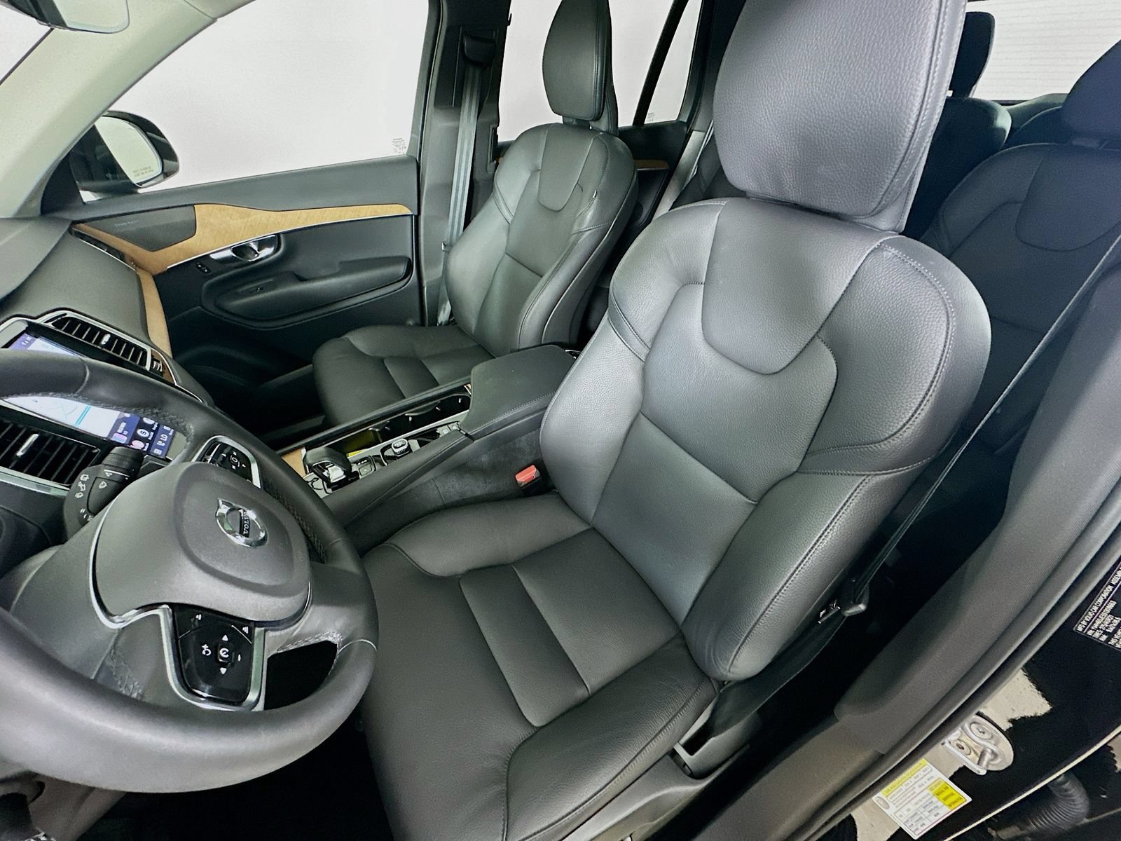 Used 2025 Volvo XC90 T8 Plus w/ Protection Package Premier AWD/4WD image 33