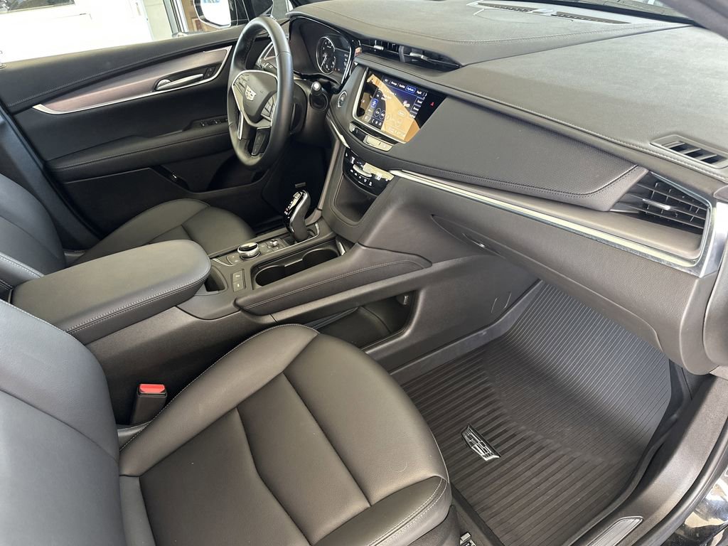 New 2025 Cadillac XT5 Luxury w/ LPO, Floor Liner Package FWD image 34