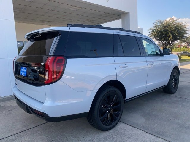 New 2025 Ford Expedition Platinum w/ Stealth Appearance Package image 3