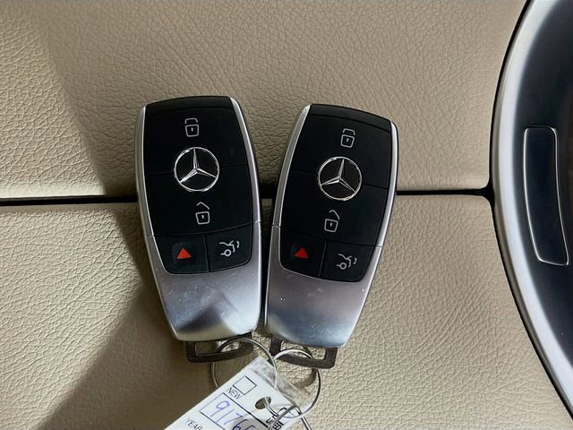 Used 2021 Mercedes-Benz GLC 300 4MATIC w/ Premium Package image 33