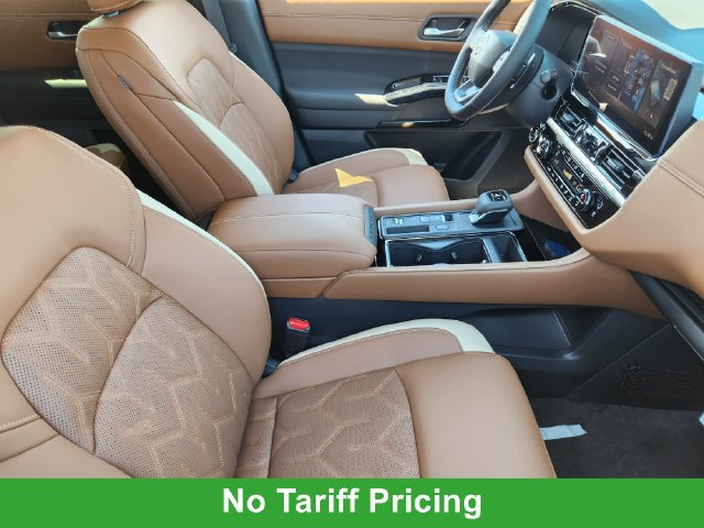 New 2026 Nissan Pathfinder Platinum FWD image 11