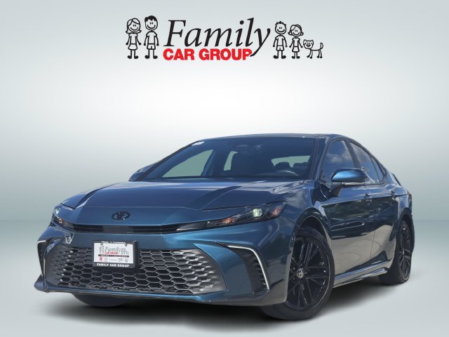 Used 2025 Toyota Camry SE w/ Convenience Package FWD image 1