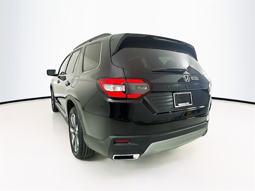 Certified 2025 Honda Pilot Touring image 7