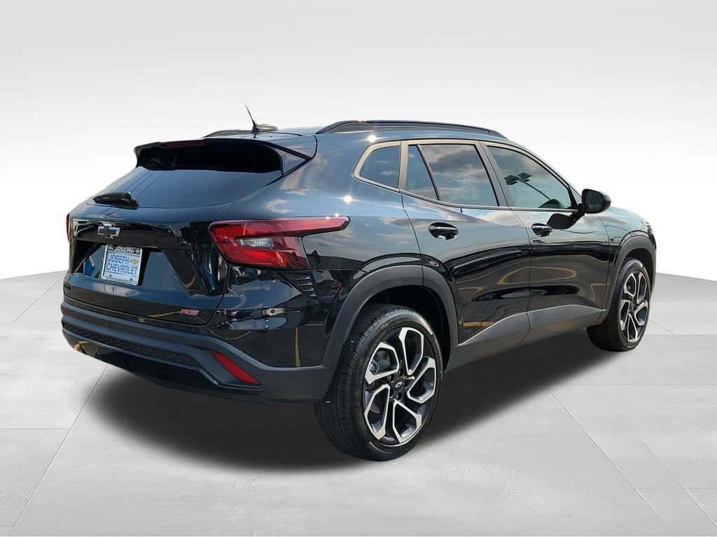 Used 2025 Chevrolet Trax RS w/ Sunroof Package FWD image 4