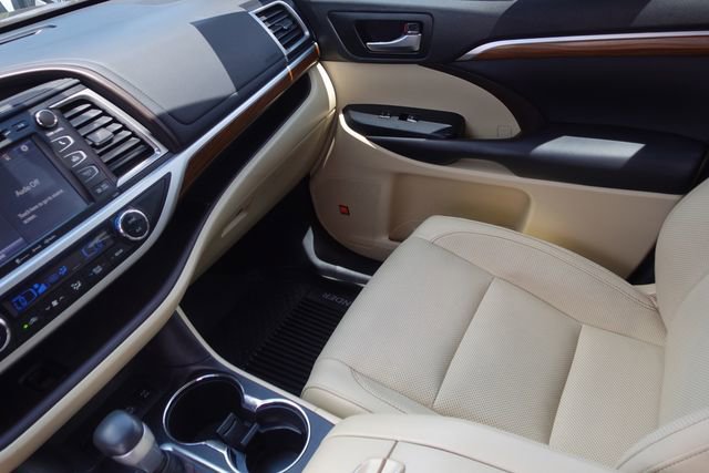 Certified 2019 Toyota Highlander Limited Platinum AWD/4WD image 24