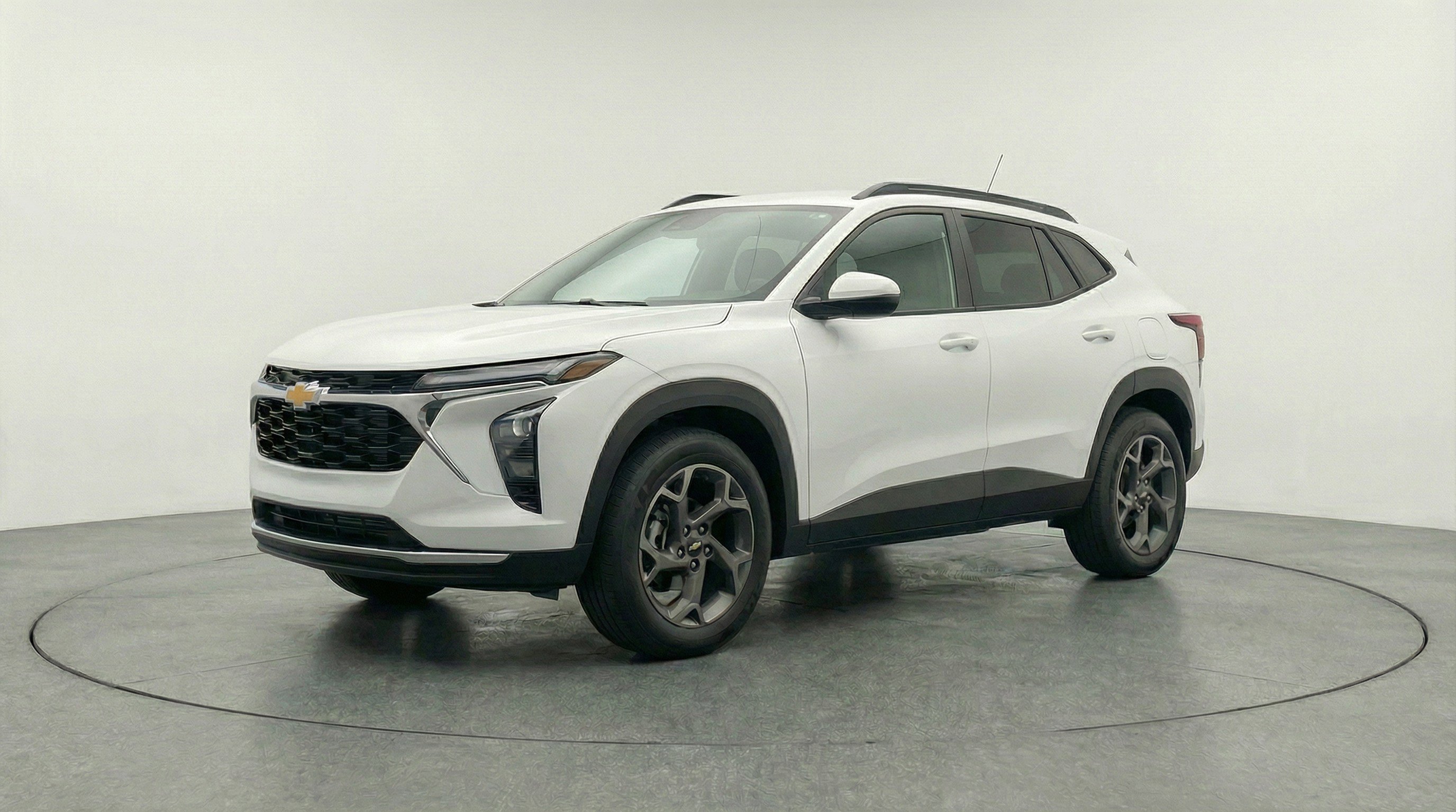 Used 2025 Chevrolet Trax LT FWD image 3