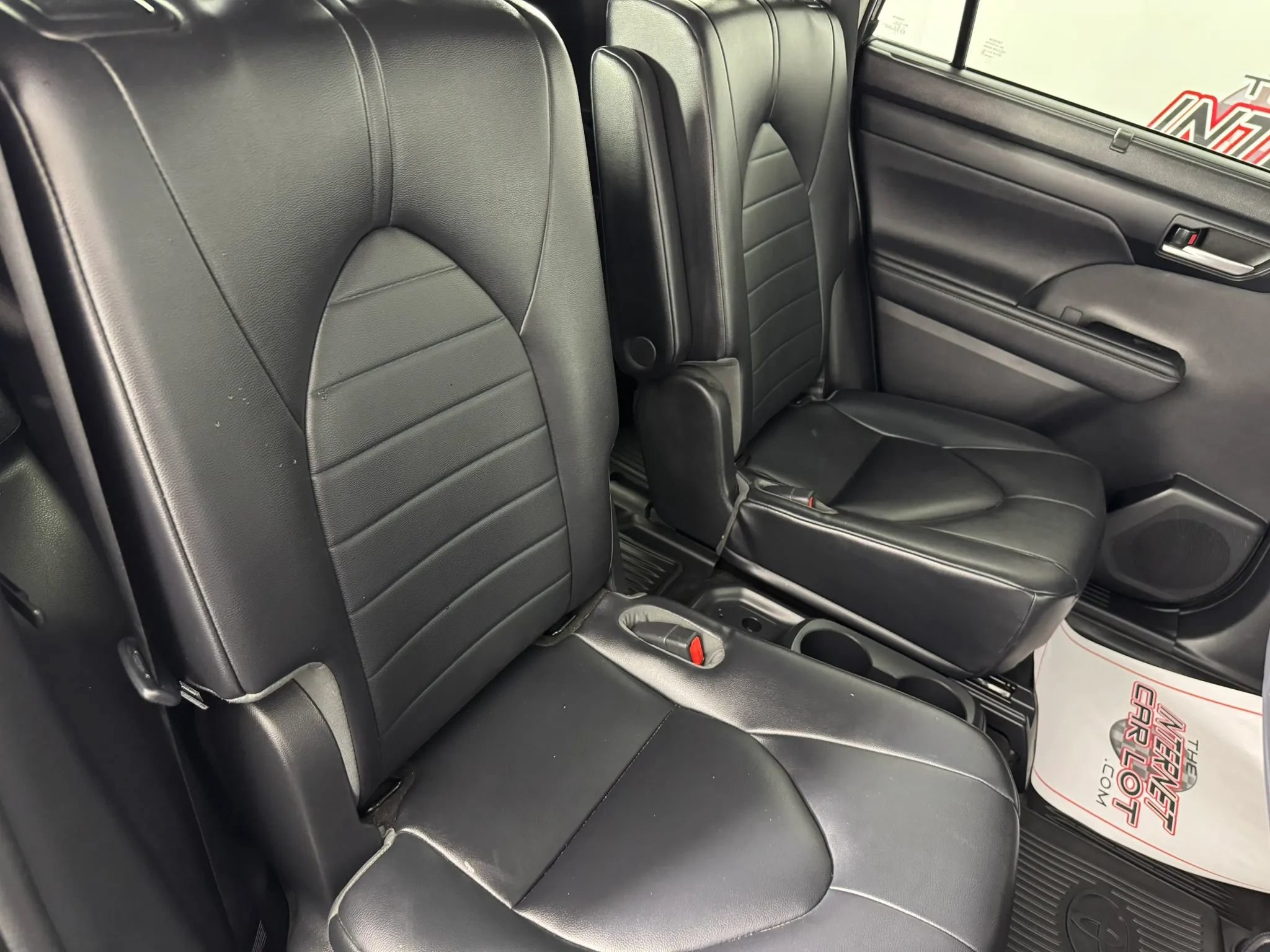 Used 2023 Toyota Highlander XLE AWD/4WD image 38