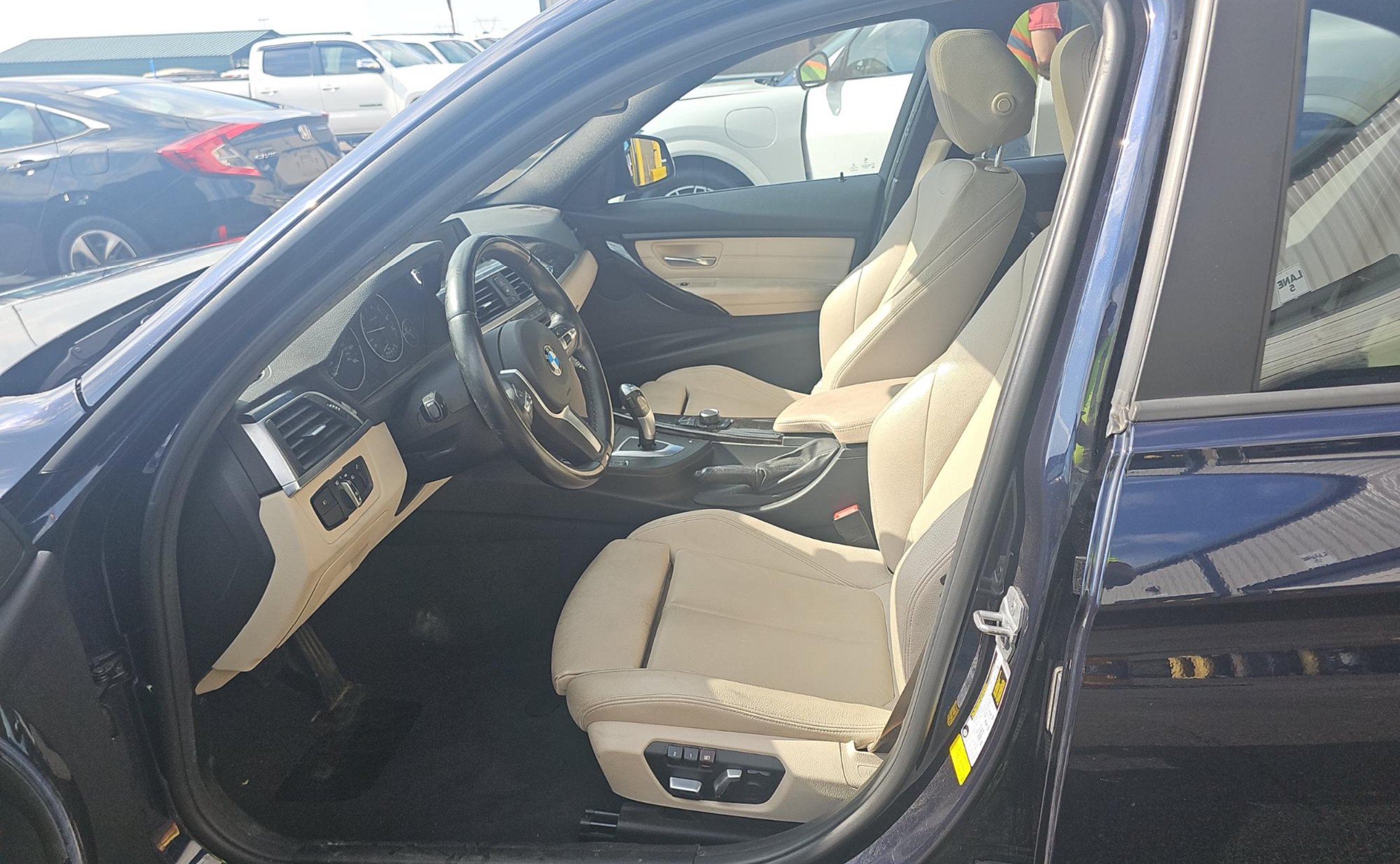 Used 2017 BMW 320i Sedan RWD image 6