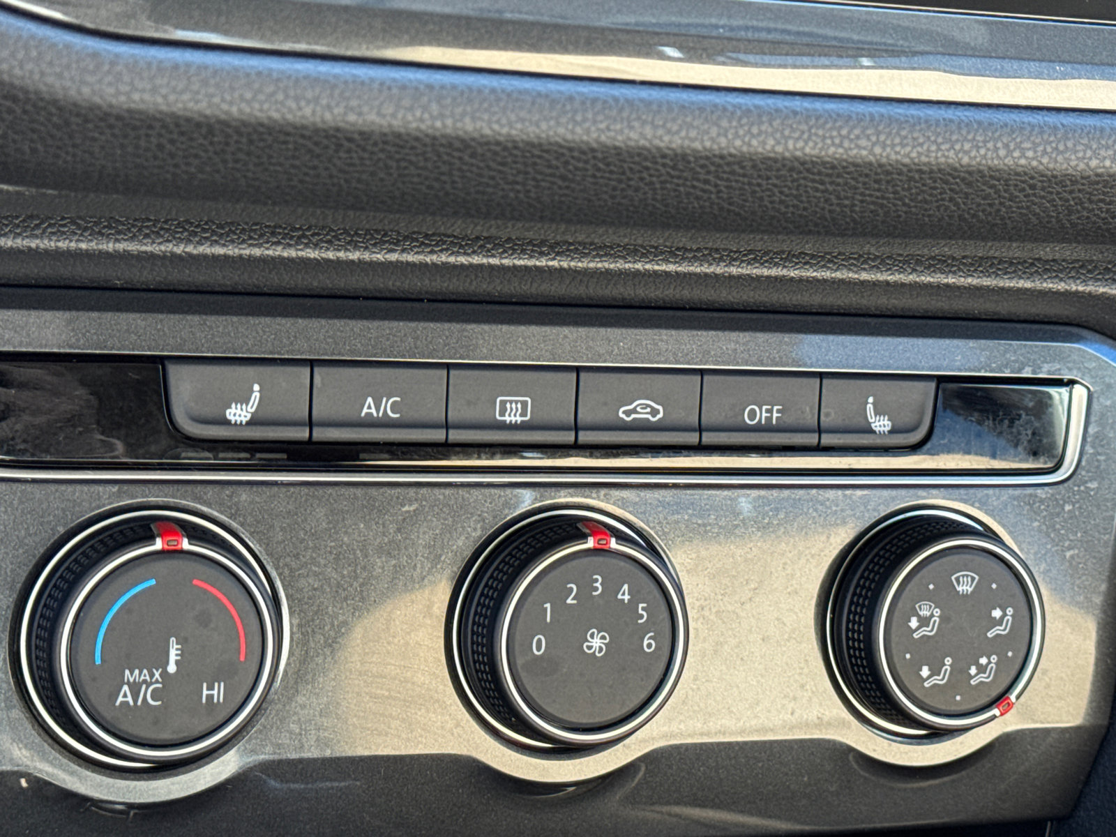 Used 2022 Volkswagen Tiguan S image 33