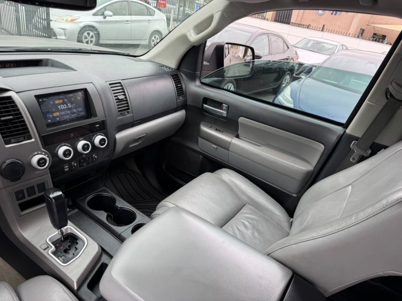 Used 2011 Toyota Sequoia SR5 w/ Premium Pkg RWD image 17