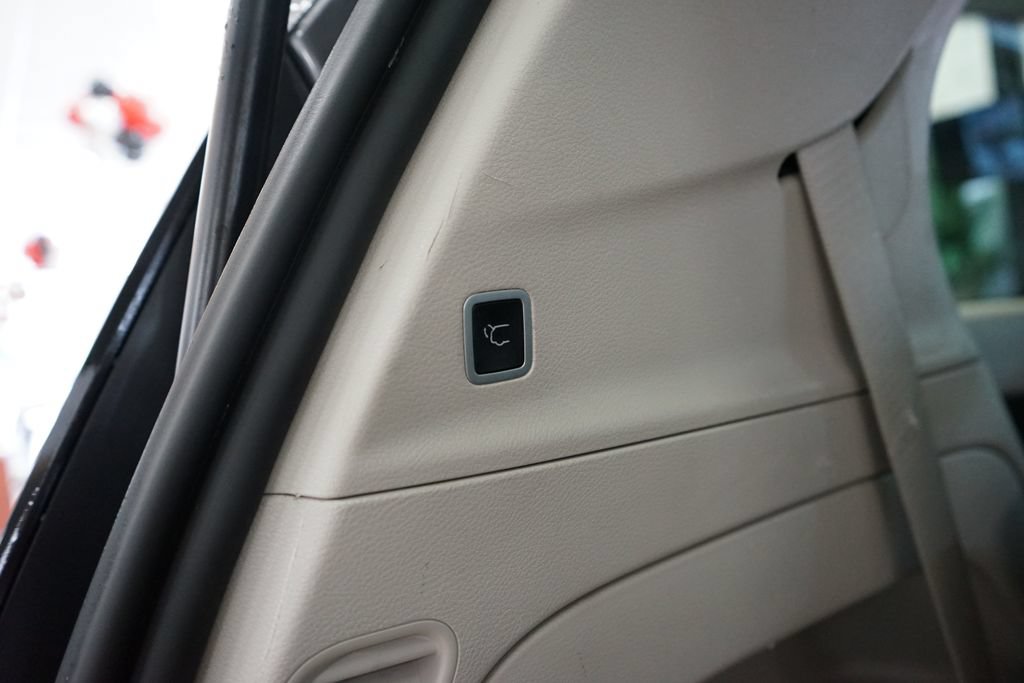 Used 2023 Chrysler Pacifica Touring-L AWD/4WD image 54