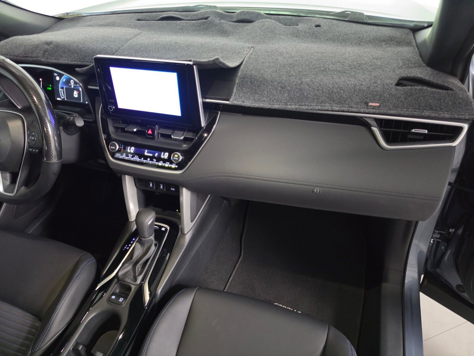 Used 2024 Toyota Corolla Cross AWD Hybrid w/ Convenience Package image 22
