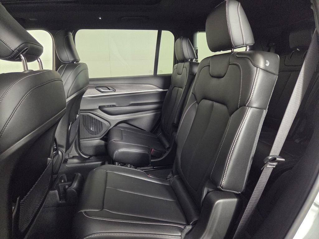 Certified 2025 Jeep Grand Cherokee L Limited AWD/4WD image 26