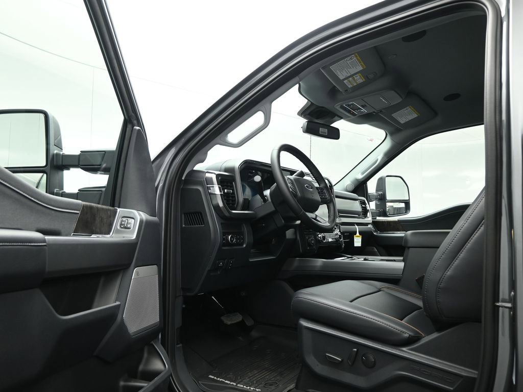 New 2026 Ford F250 Lariat w/ Black Appearance Package image 6