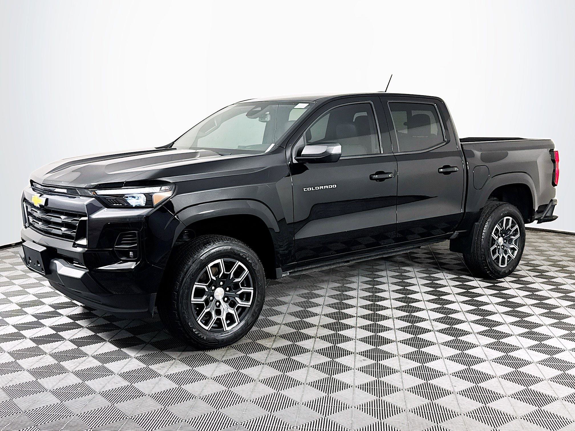 Used 2024 Chevrolet Colorado LT w/ LT Convenience Package III image 4