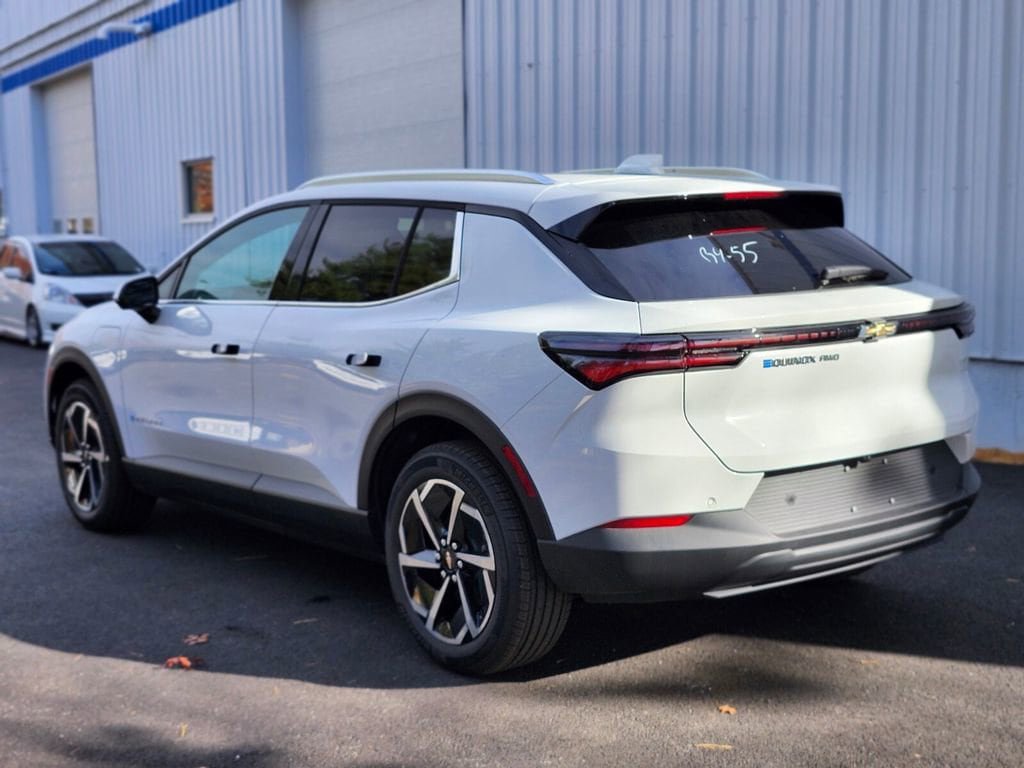 New 2026 Chevrolet Equinox EV LT AWD/4WD image 3