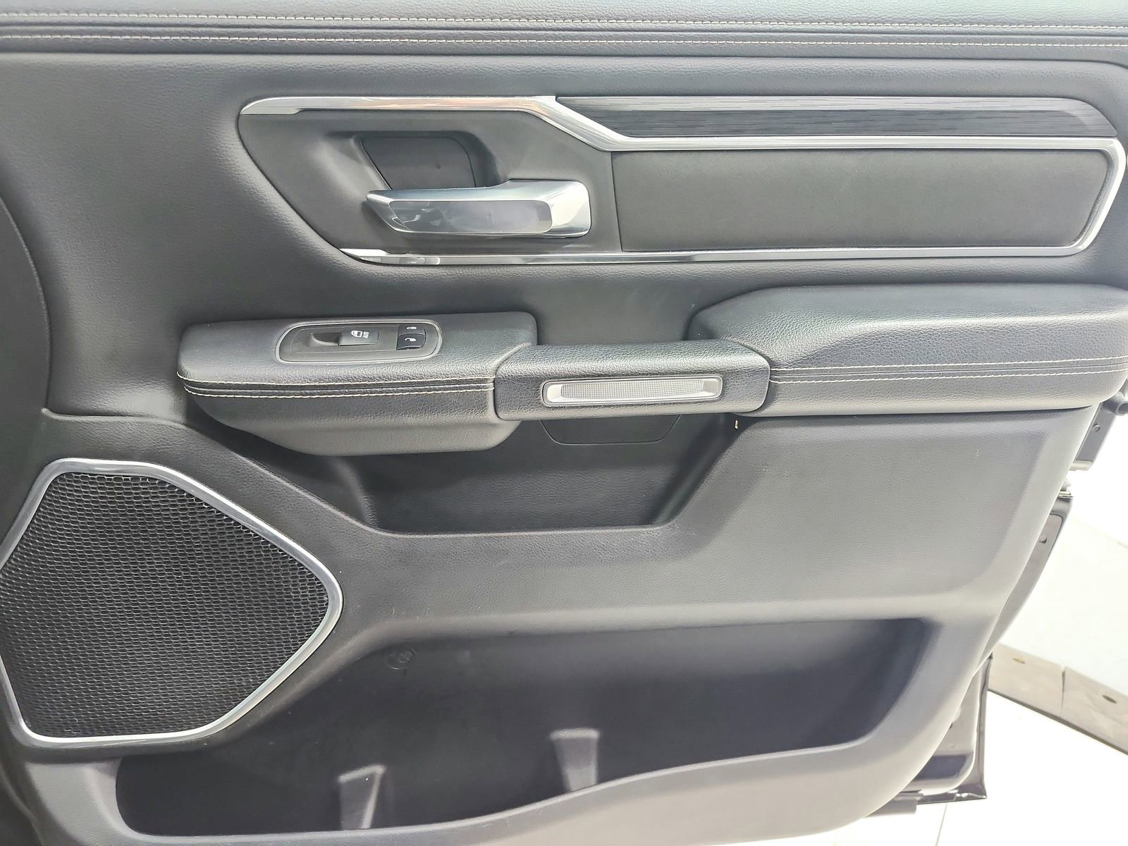 Used 2023 RAM 1500 Laramie AWD/4WD image 41