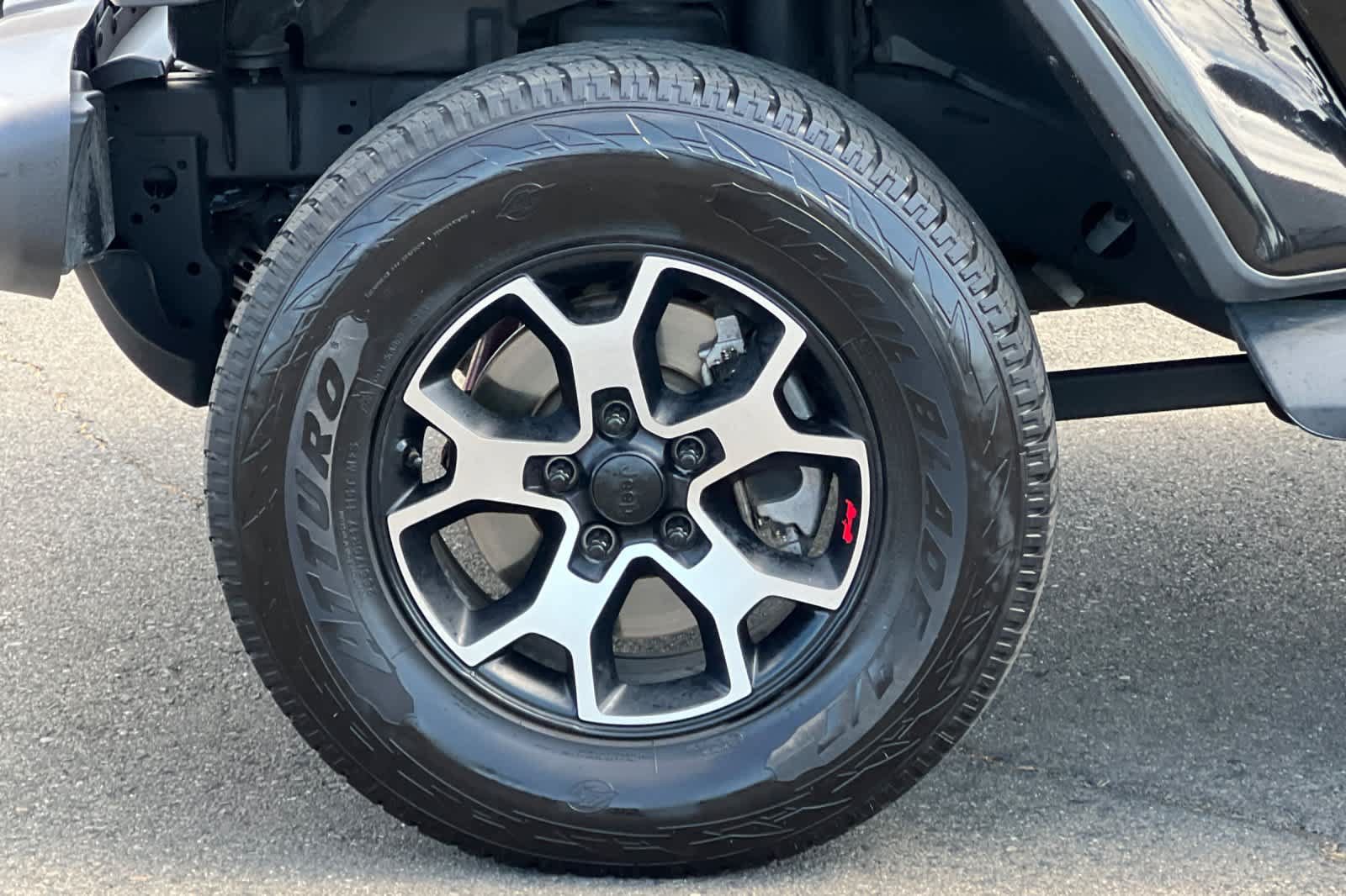 Used 2018 Jeep Wrangler Unlimited Sahara w/ Uconnect 4C Nav & Sound Group AWD/4WD image 32