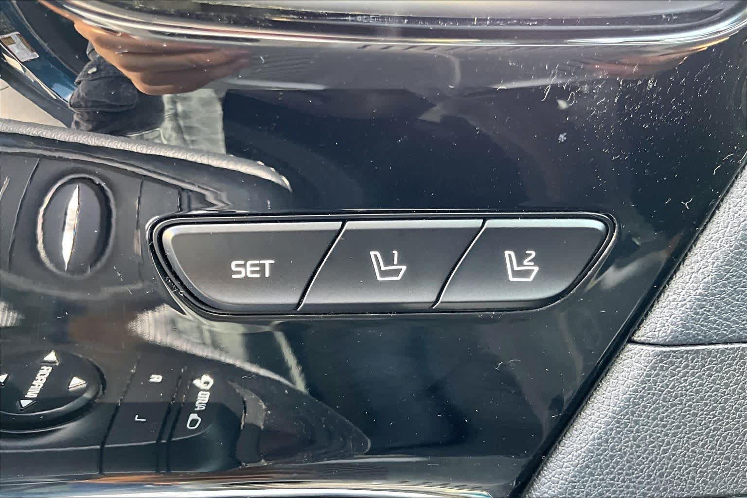 Used 2018 Kia Niro Touring FWD image 33