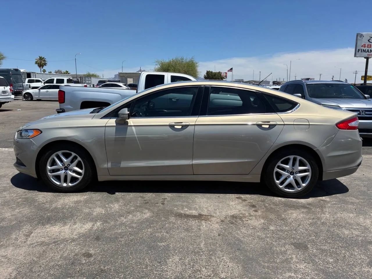 Used 2015 Ford Fusion SE FWD image 3