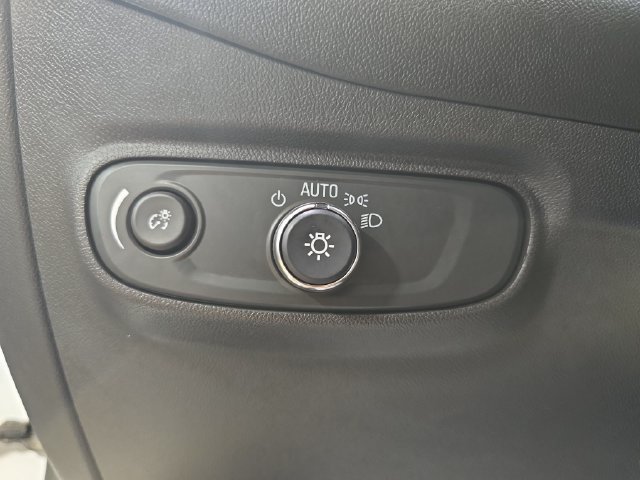 Used 2023 Chevrolet Equinox LT AWD/4WD image 25