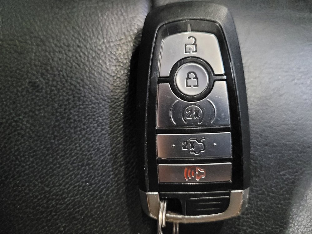 Used 2020 Ford Edge Titanium AWD/4WD image 32