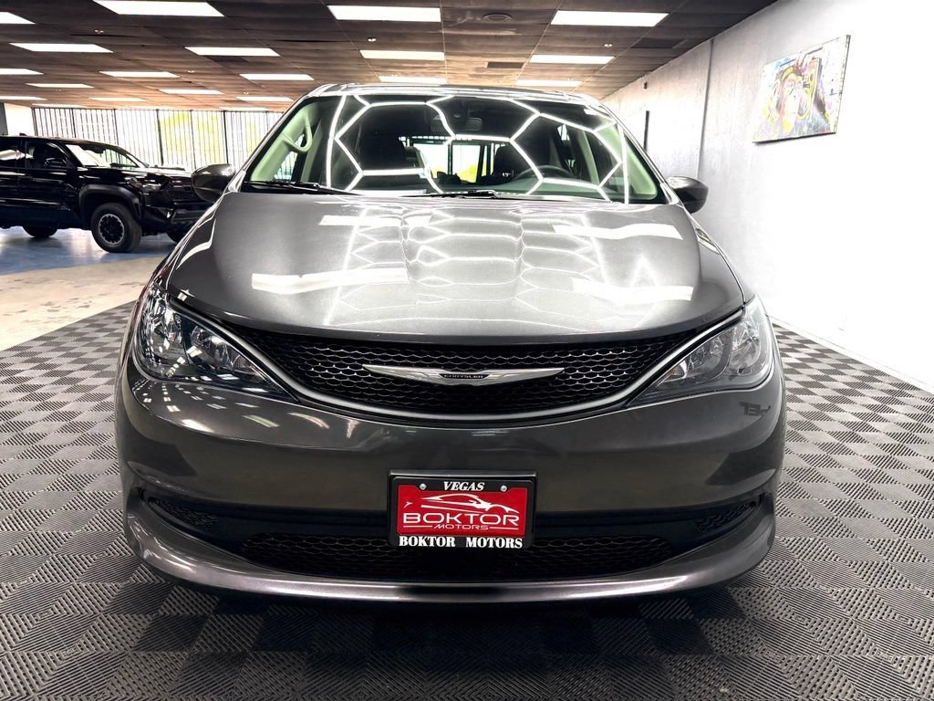 Used 2023 Chrysler Voyager LX FWD image 4